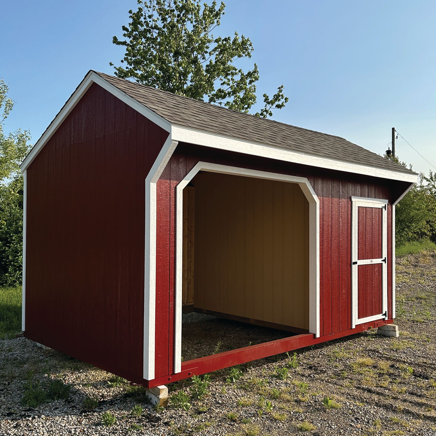 Animal Run-In Shelter With Tack Room