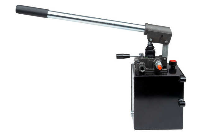 CHIEF DOUBLE-ACTING HAND OPERATED HYDRAULIC PUMP 2.6 GAL